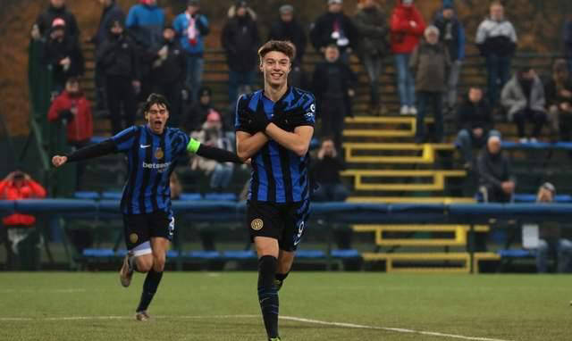 国际米兰留住18岁天才射手，蓝黑军未来储备之星