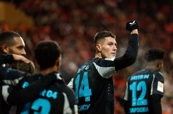 足坛悲喜一夜！多特蒙德6-0，勒沃库森21轮不败，国米1-0升榜首