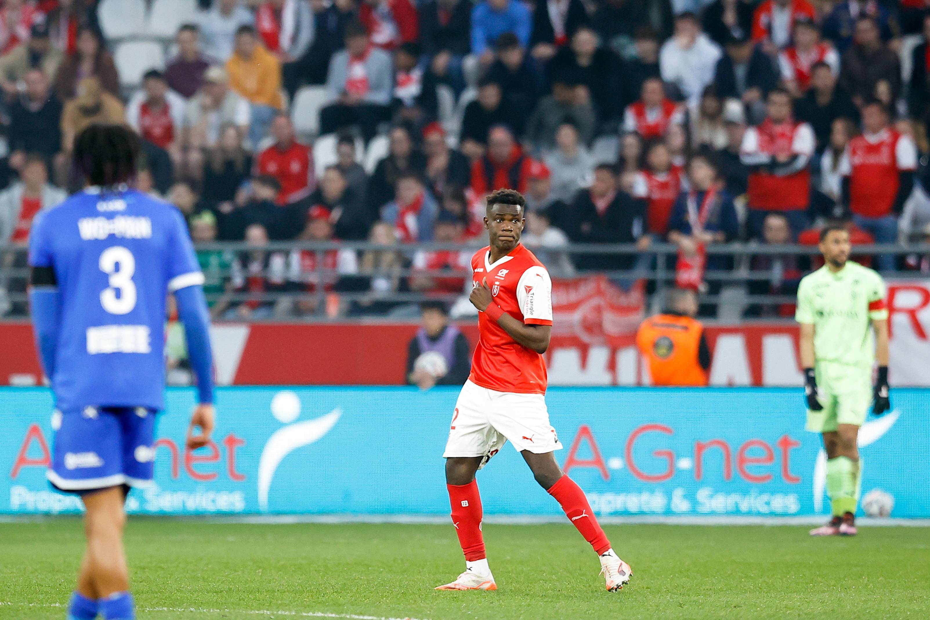 英媒：曼联利物浦都有意兰斯19岁中场科内，球员风格与巴莱巴相近